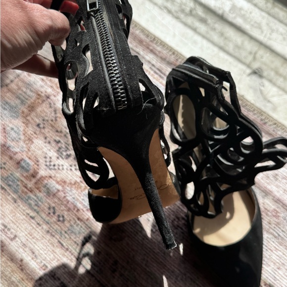 Elegant Black Suede Oscar del la Renta